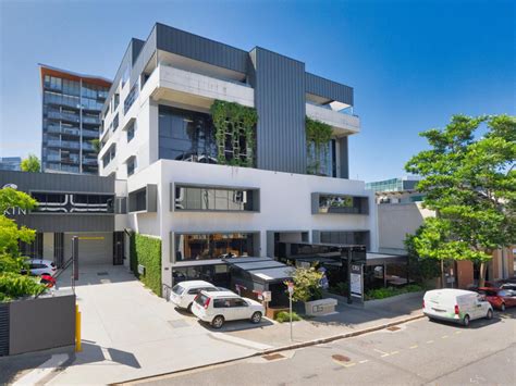 newstead 4006|5 kyabra street newstead 4006.